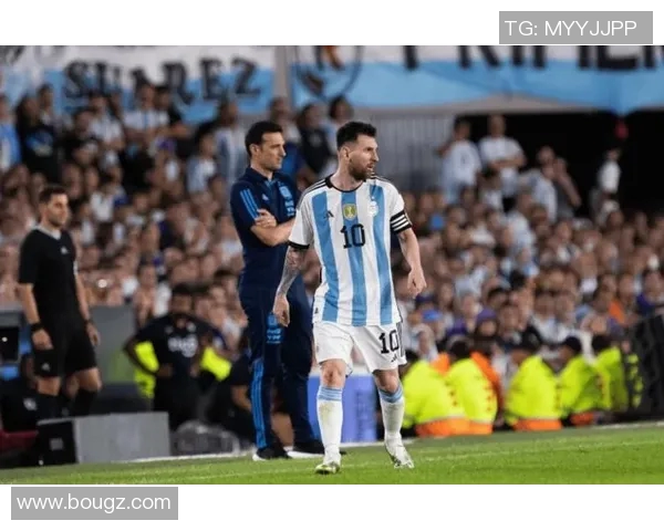 以梅西为核心探讨他如何在绿茵场上演绎传奇并影响世界足球格局