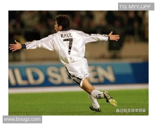 欧文传奇再现足球场上风采揭示其背后成长历程与辉煌成就